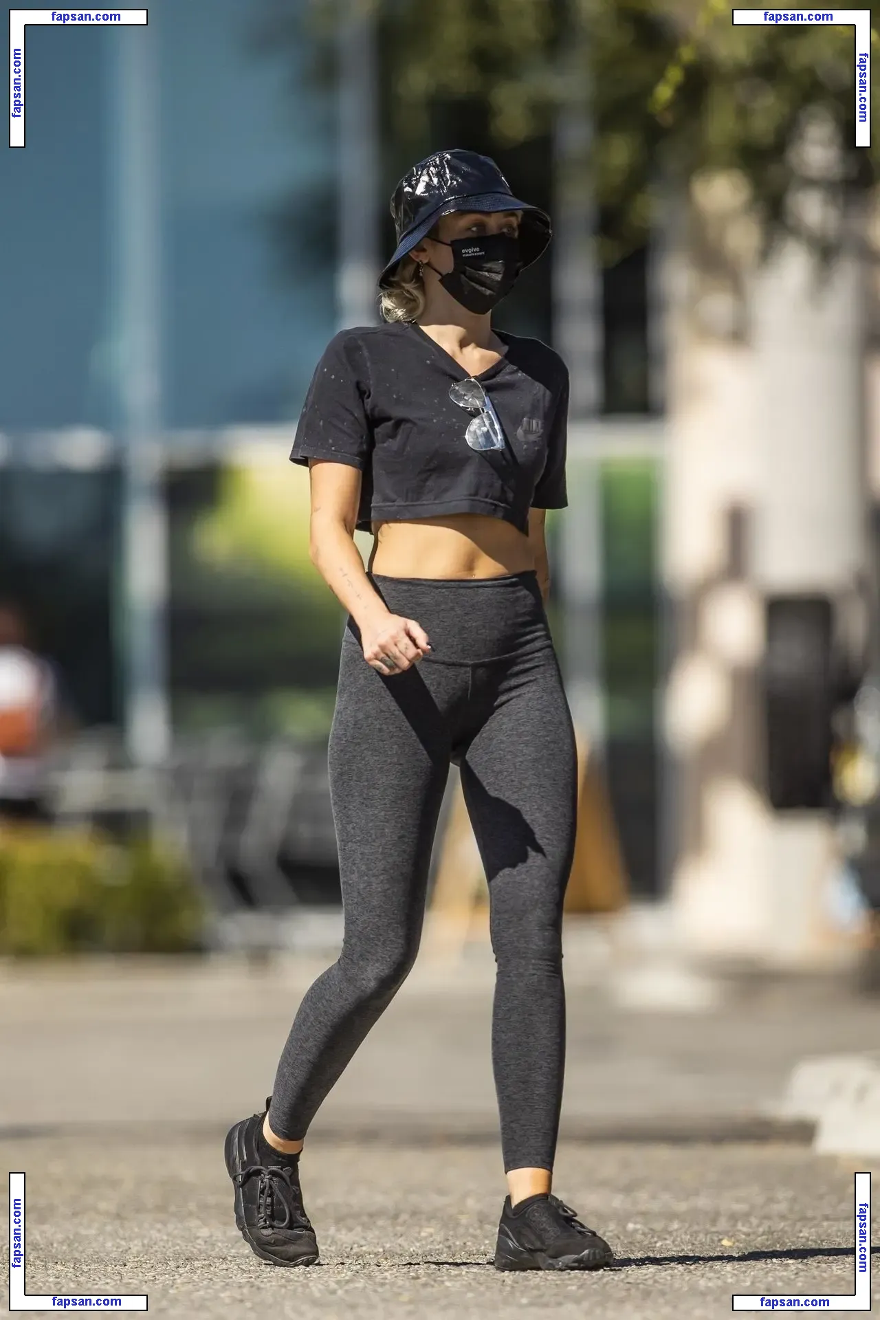 Miley Cyrus nude photo #4114 from OnlyFans