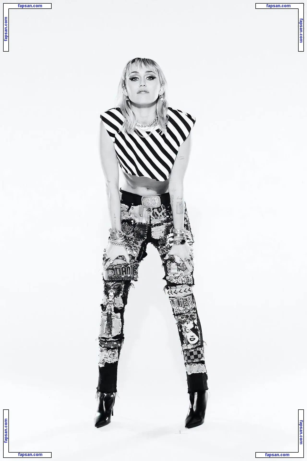Miley Cyrus nude photo #4219 from OnlyFans
