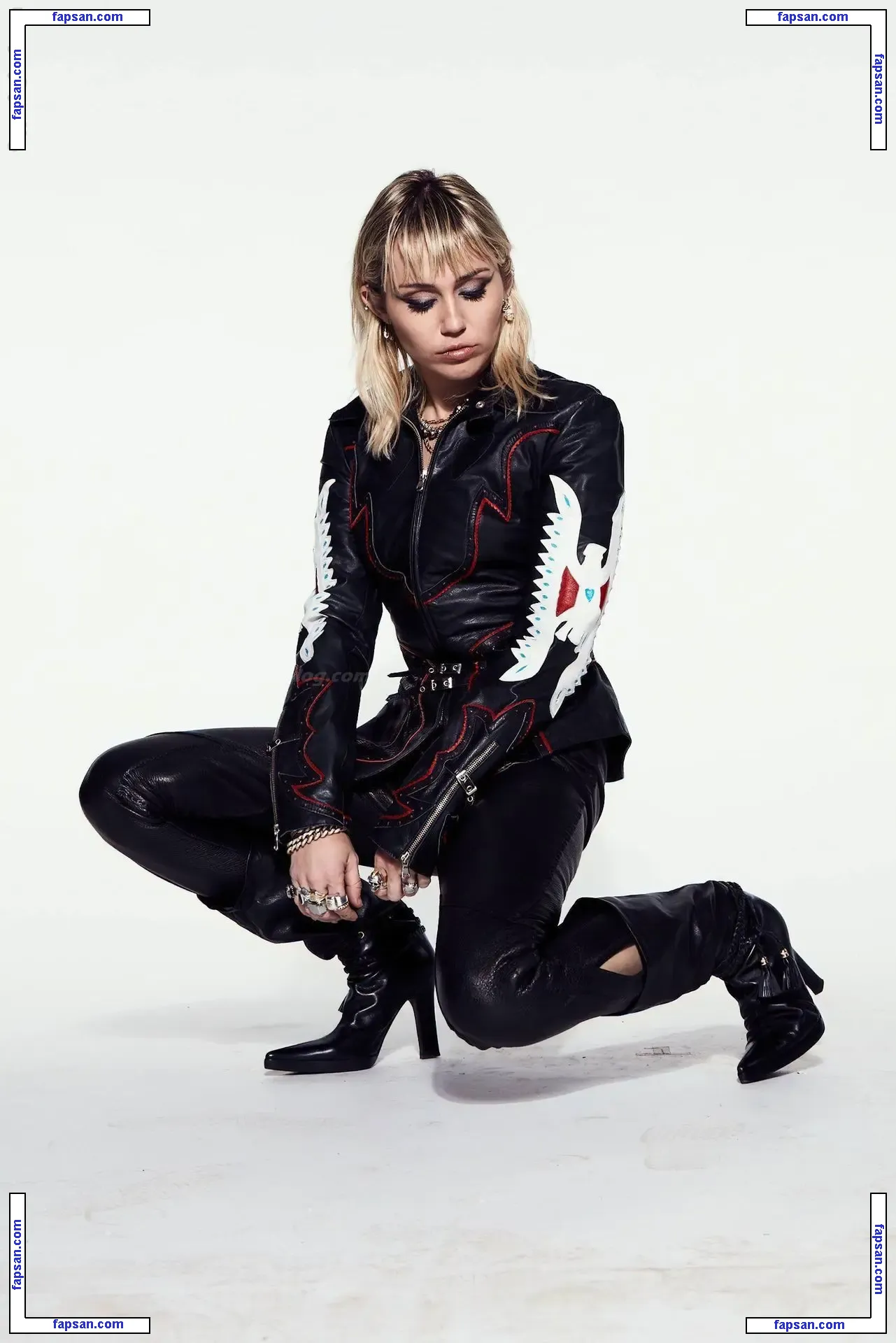 Miley Cyrus nude photo #4233 from OnlyFans