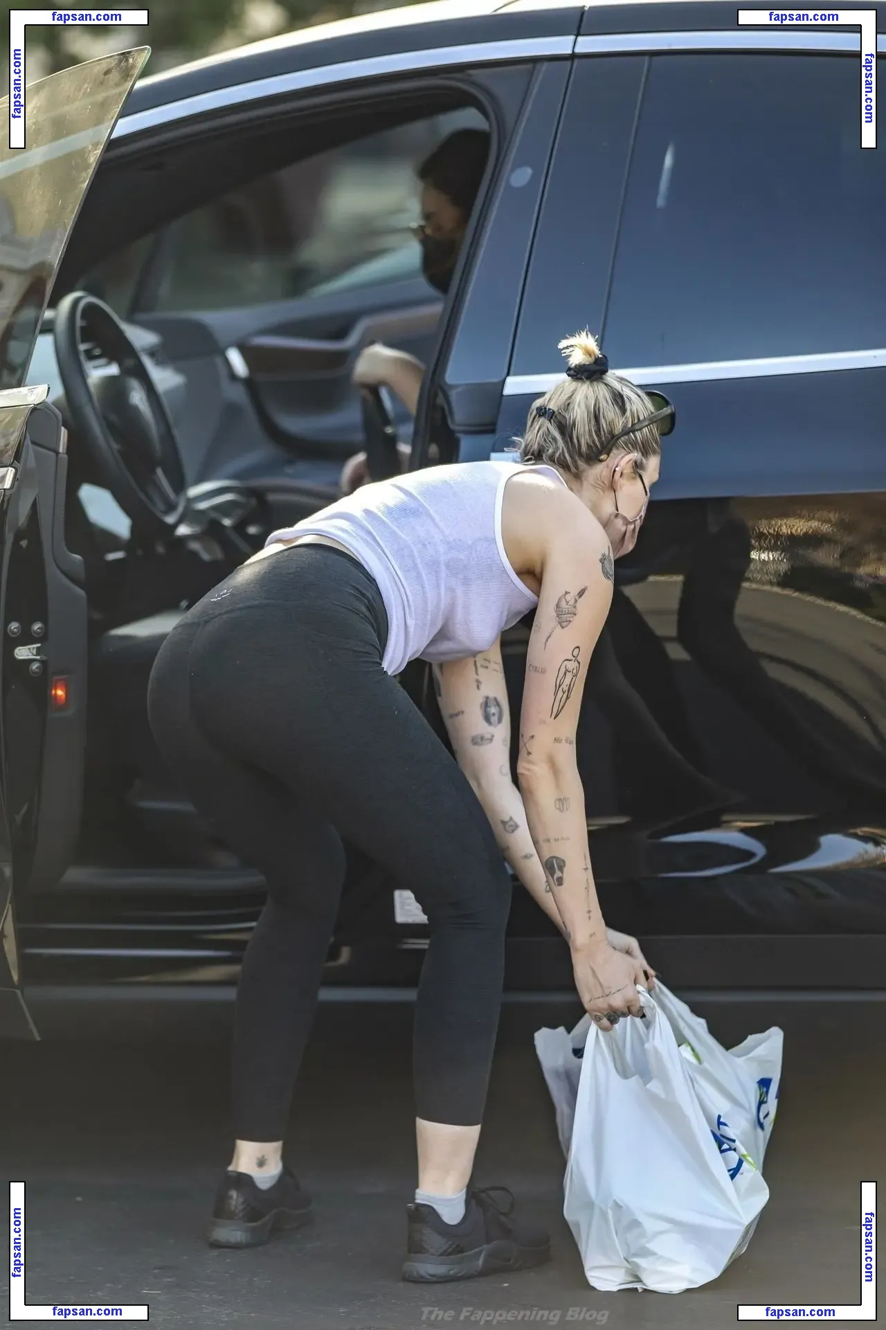 Miley Cyrus nude photo #4374 from OnlyFans