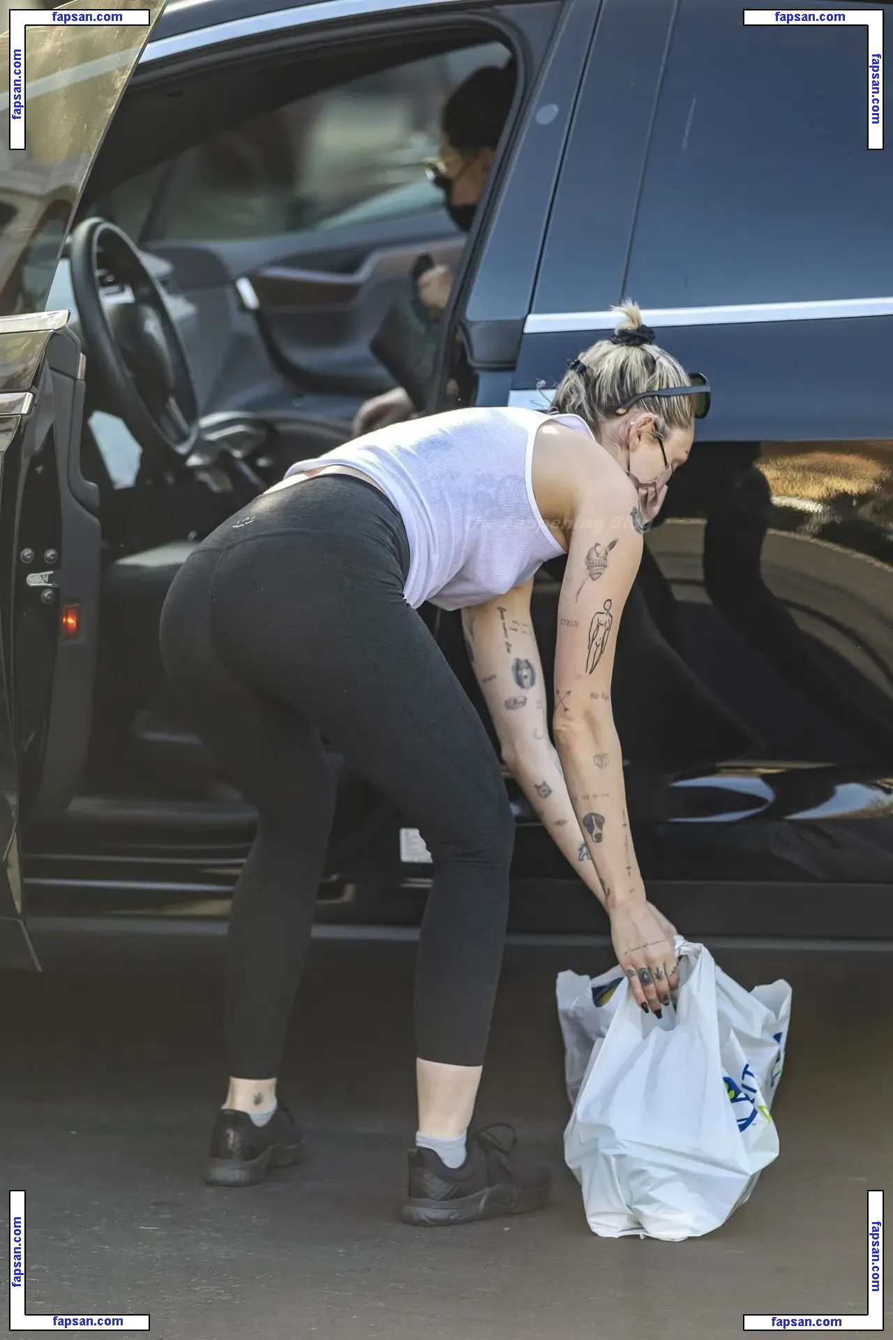 Miley Cyrus nude photo #4375 from OnlyFans
