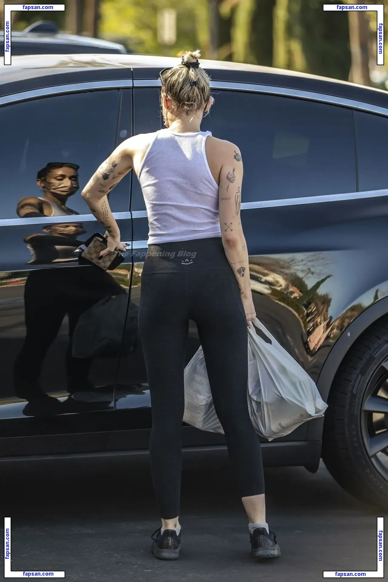Miley Cyrus nude photo #4377 from OnlyFans