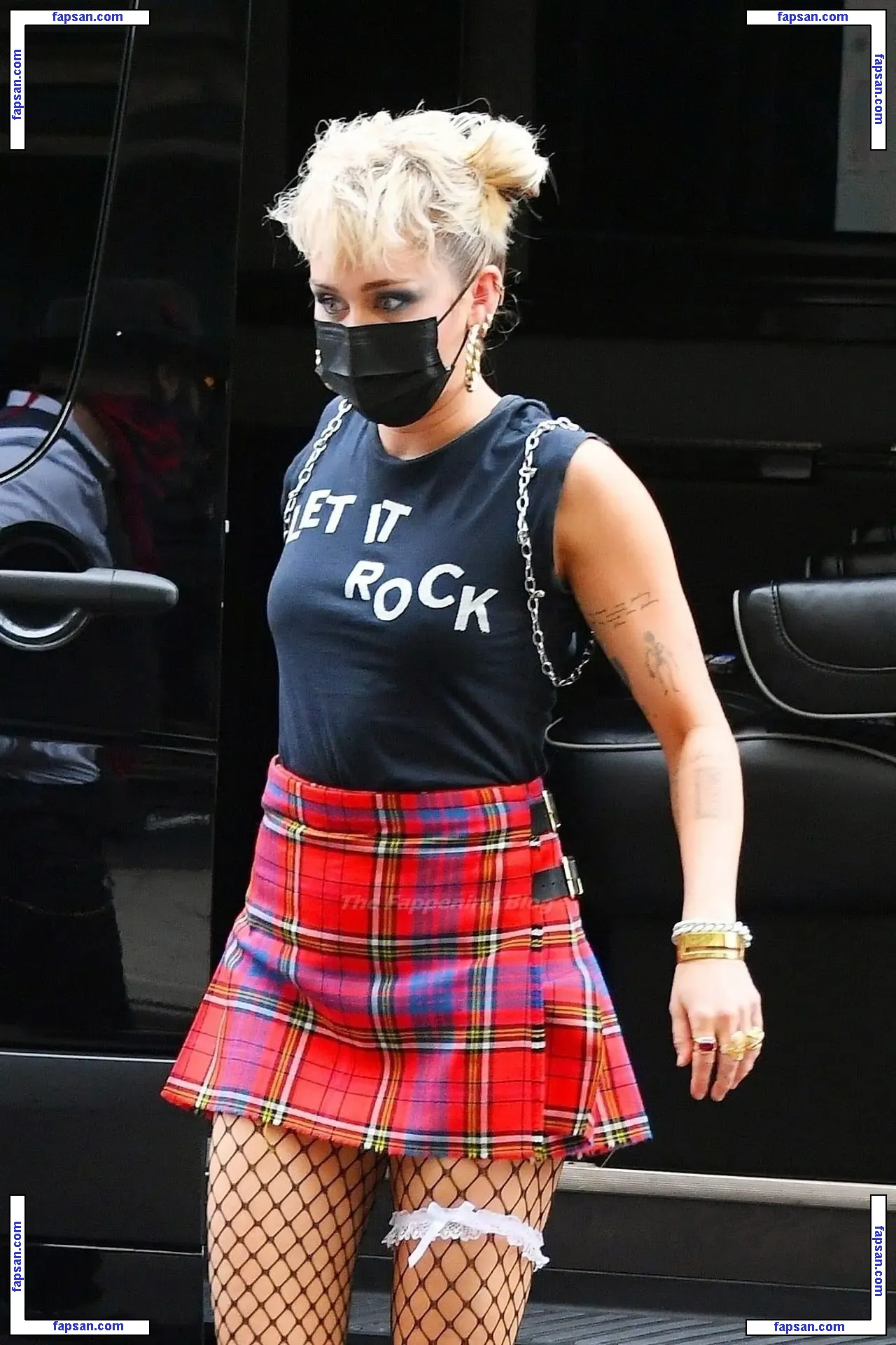 Miley Cyrus nude photo #4525 from OnlyFans