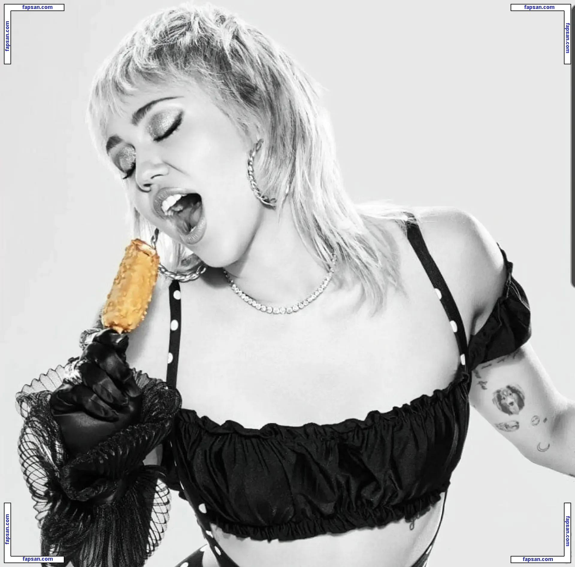 Miley Cyrus nude photo #4537 from OnlyFans
