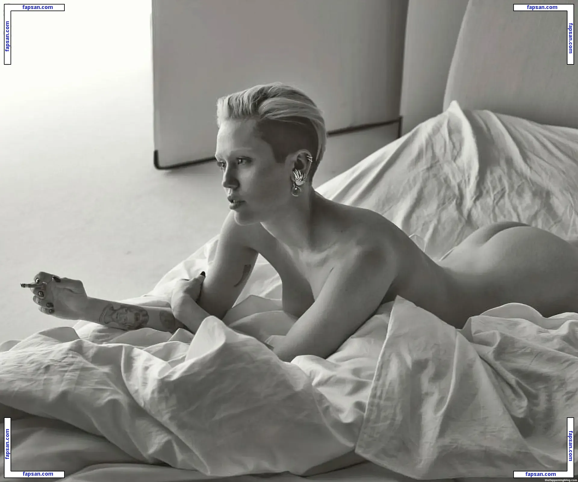 Miley Cyrus nude photo #4551 from OnlyFans