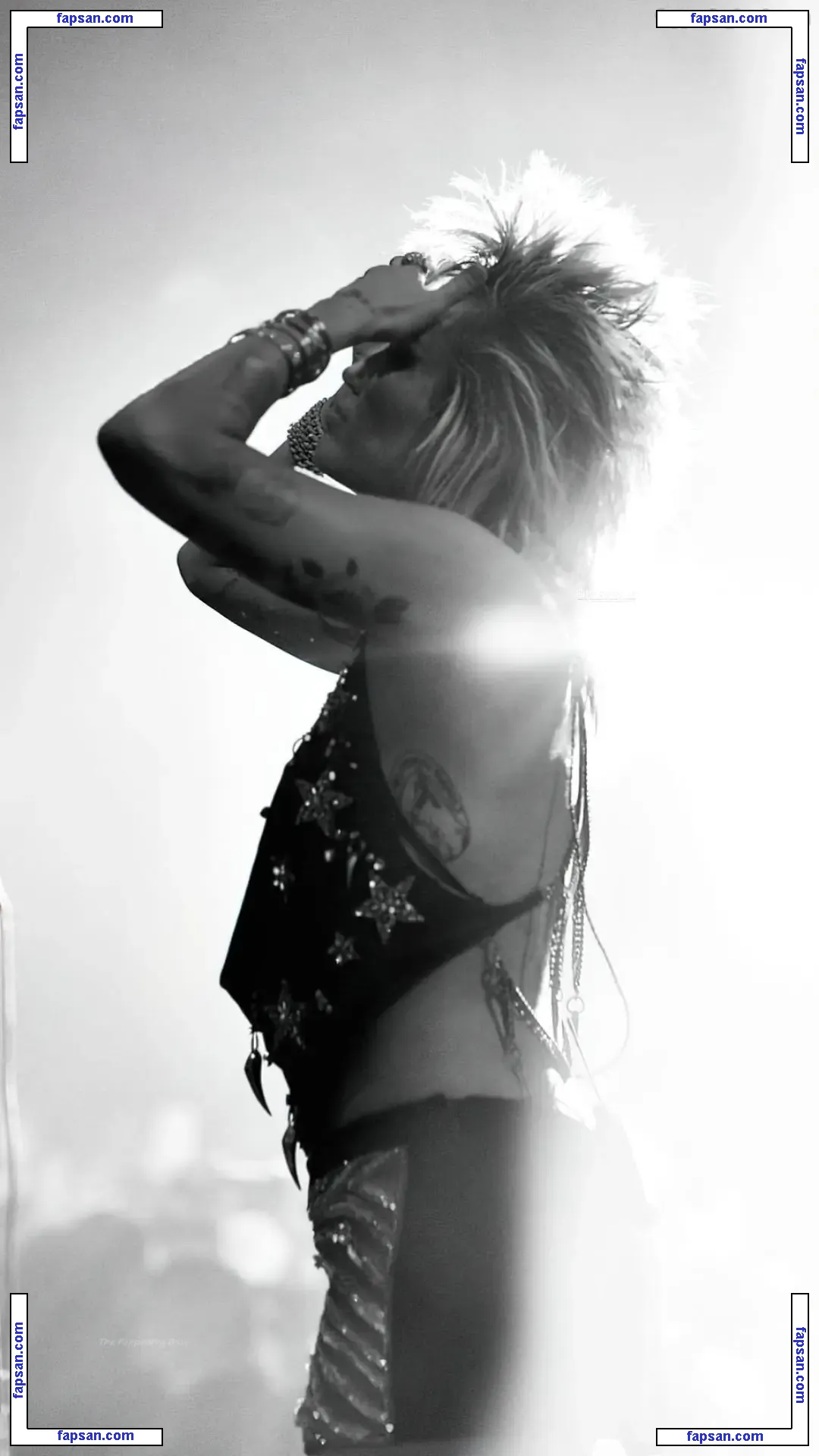 Miley Cyrus nude photo #4590 from OnlyFans