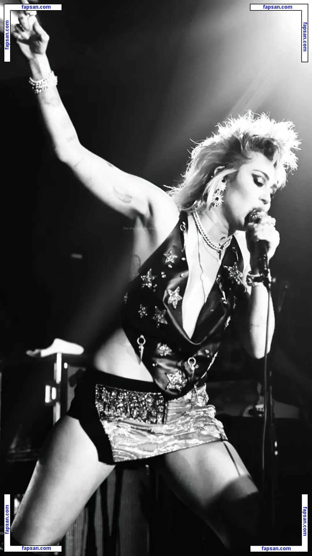 Miley Cyrus nude photo #4591 from OnlyFans