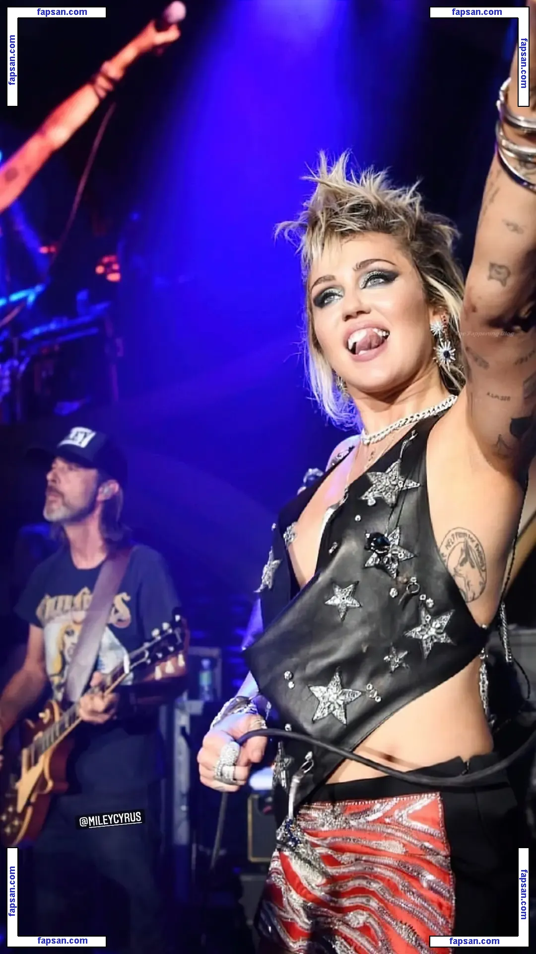 Miley Cyrus nude photo #4593 from OnlyFans