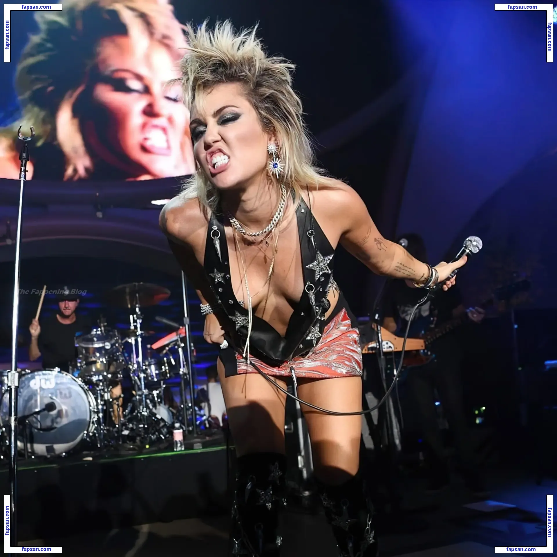 Miley Cyrus nude photo #4600 from OnlyFans