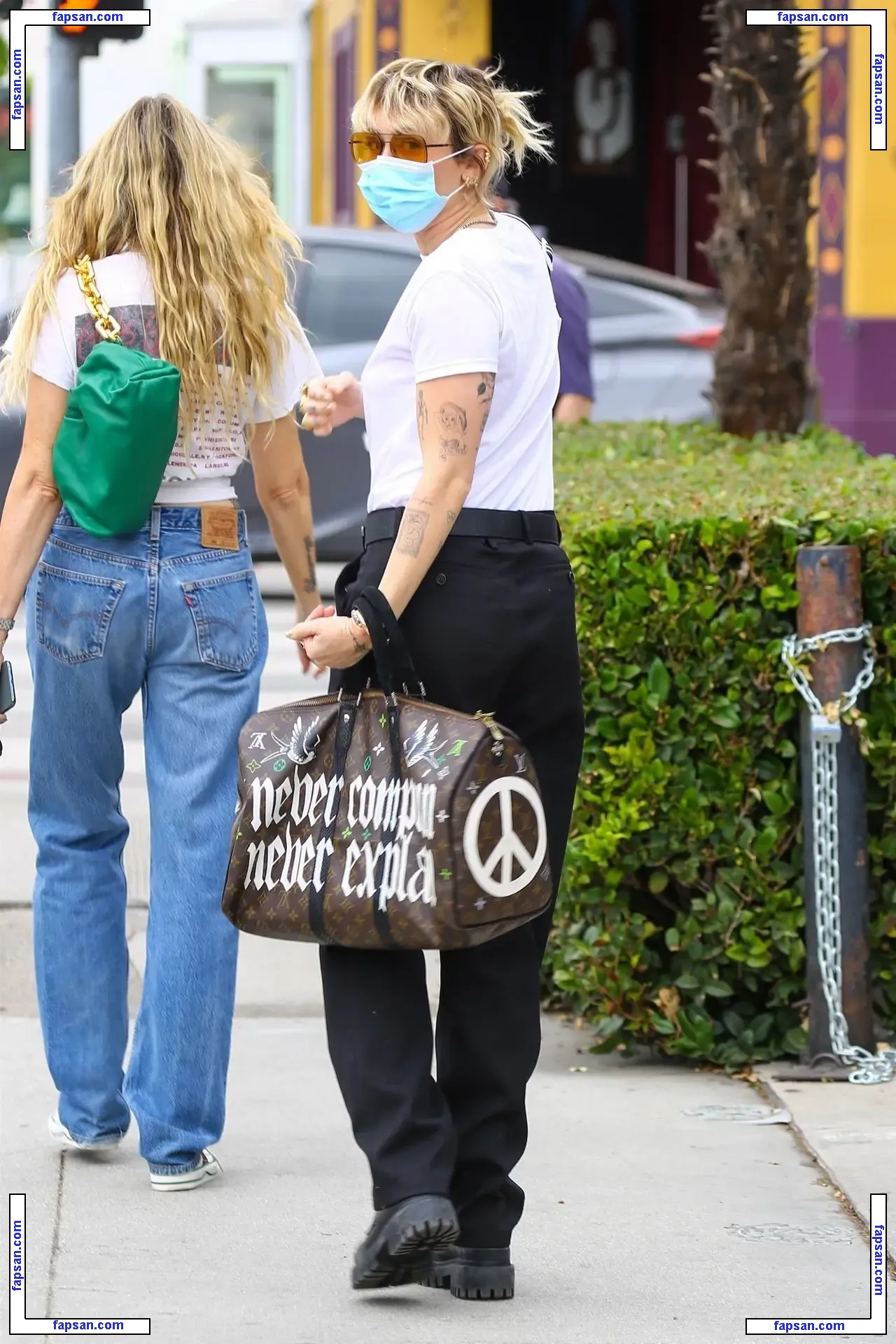 Miley Cyrus nude photo #4703 from OnlyFans