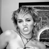 Miley Cyrus nude #4033