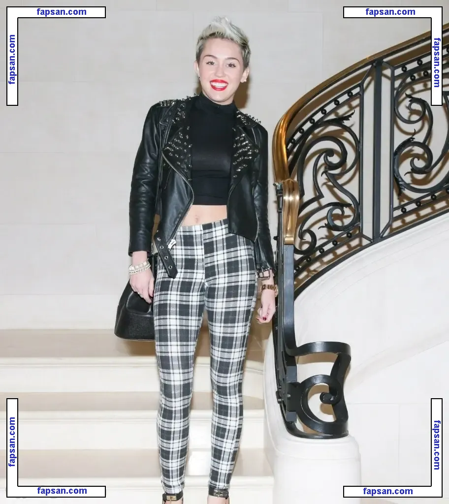 Miley Cyrus nude photo #5311 from OnlyFans
