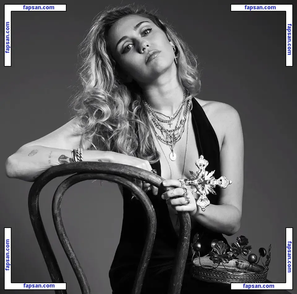 Miley Cyrus nude photo #5366 from OnlyFans