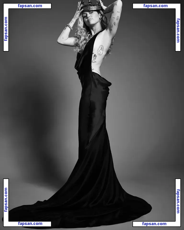 Miley Cyrus nude photo #5367 from OnlyFans