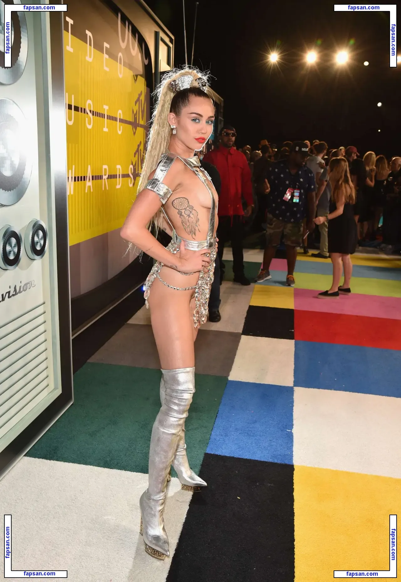 Miley Cyrus nude photo #5413 from OnlyFans