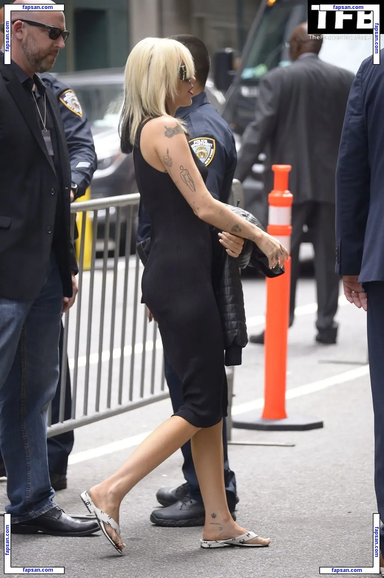 Miley Cyrus nude photo #5505 from OnlyFans