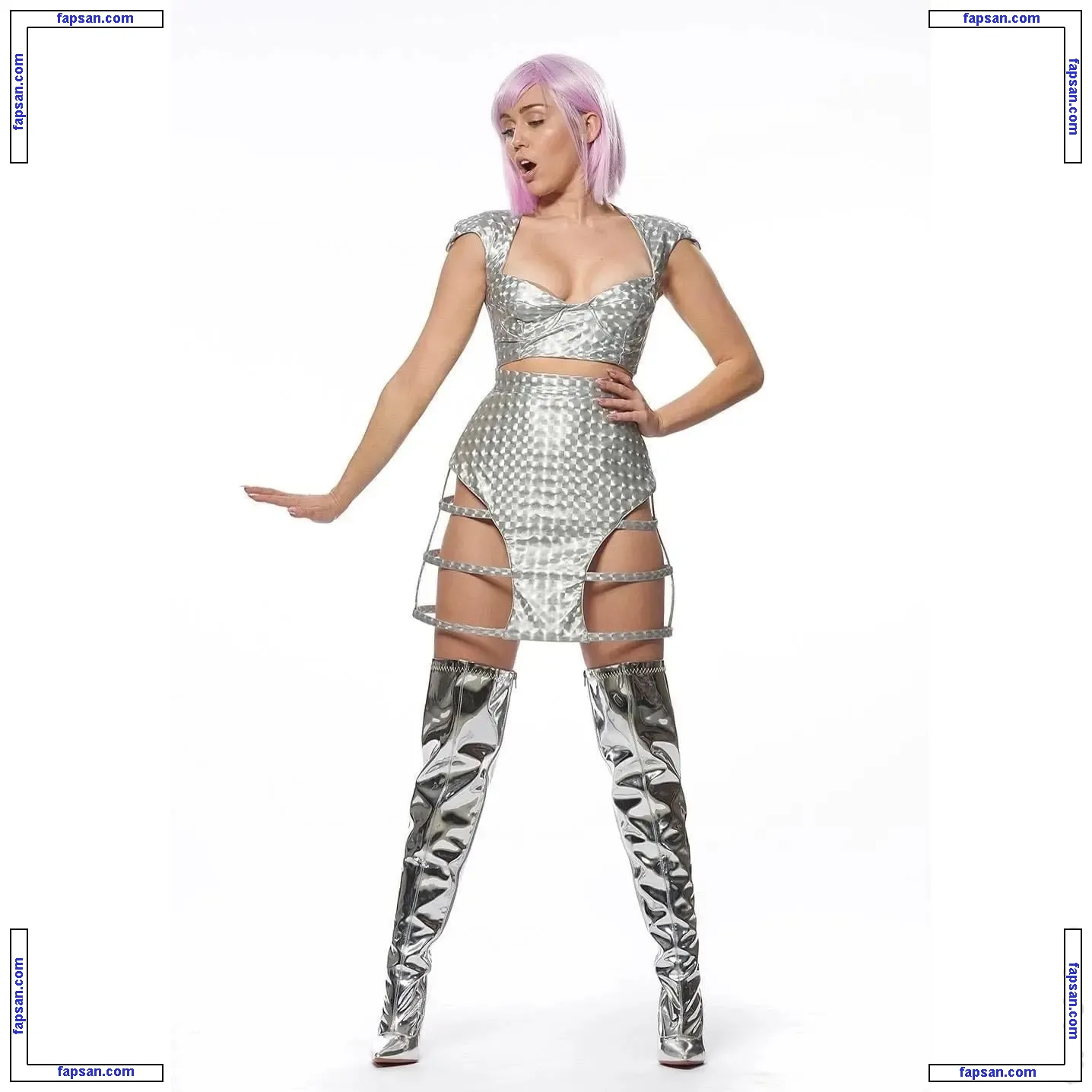 Miley Cyrus nude photo #5529 from OnlyFans