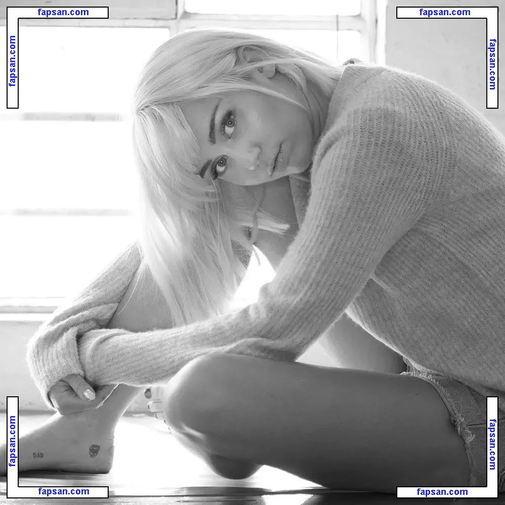 Miley Cyrus nude photo #5530 from OnlyFans