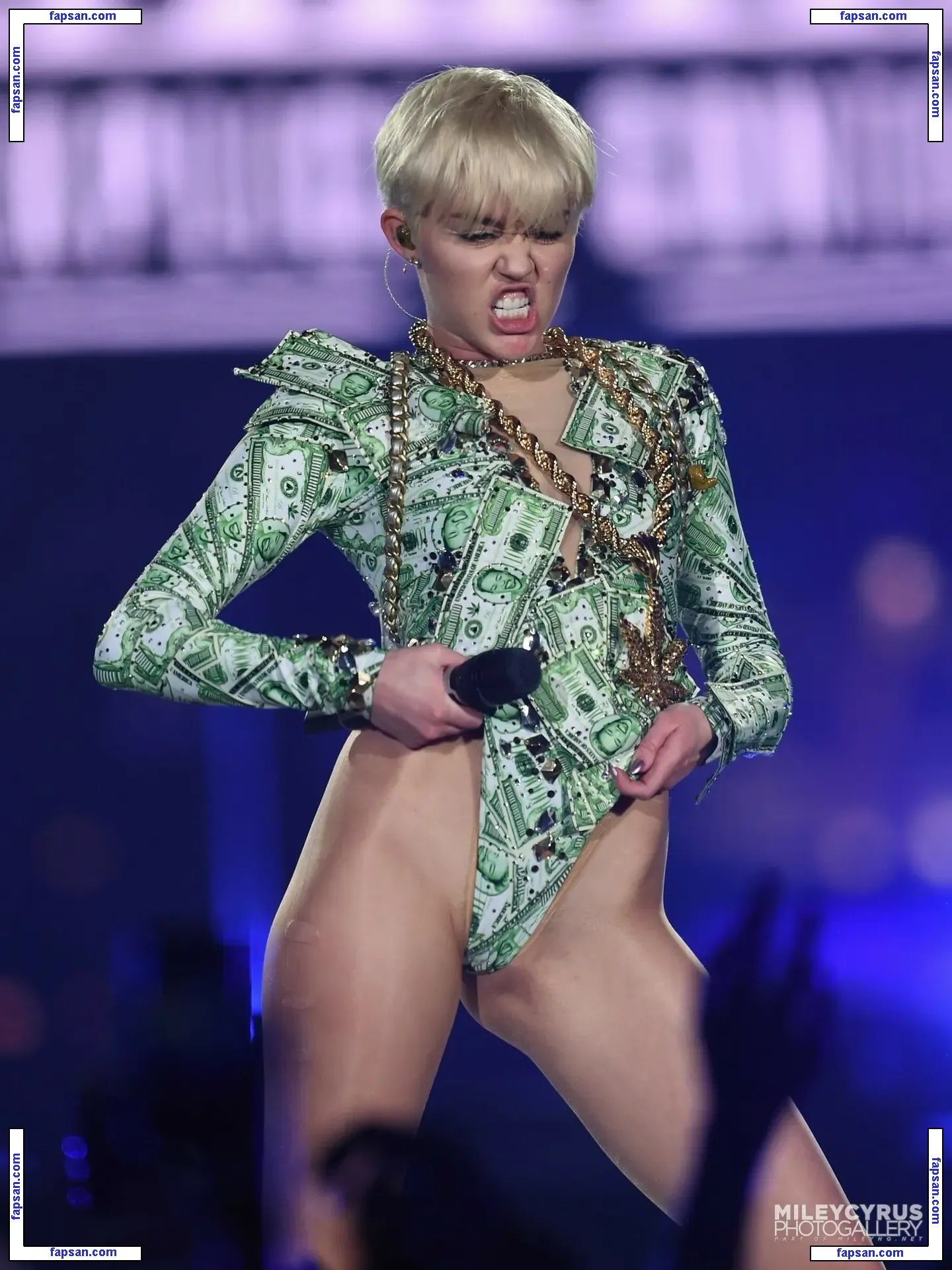 Miley Cyrus nude photo #5543 from OnlyFans