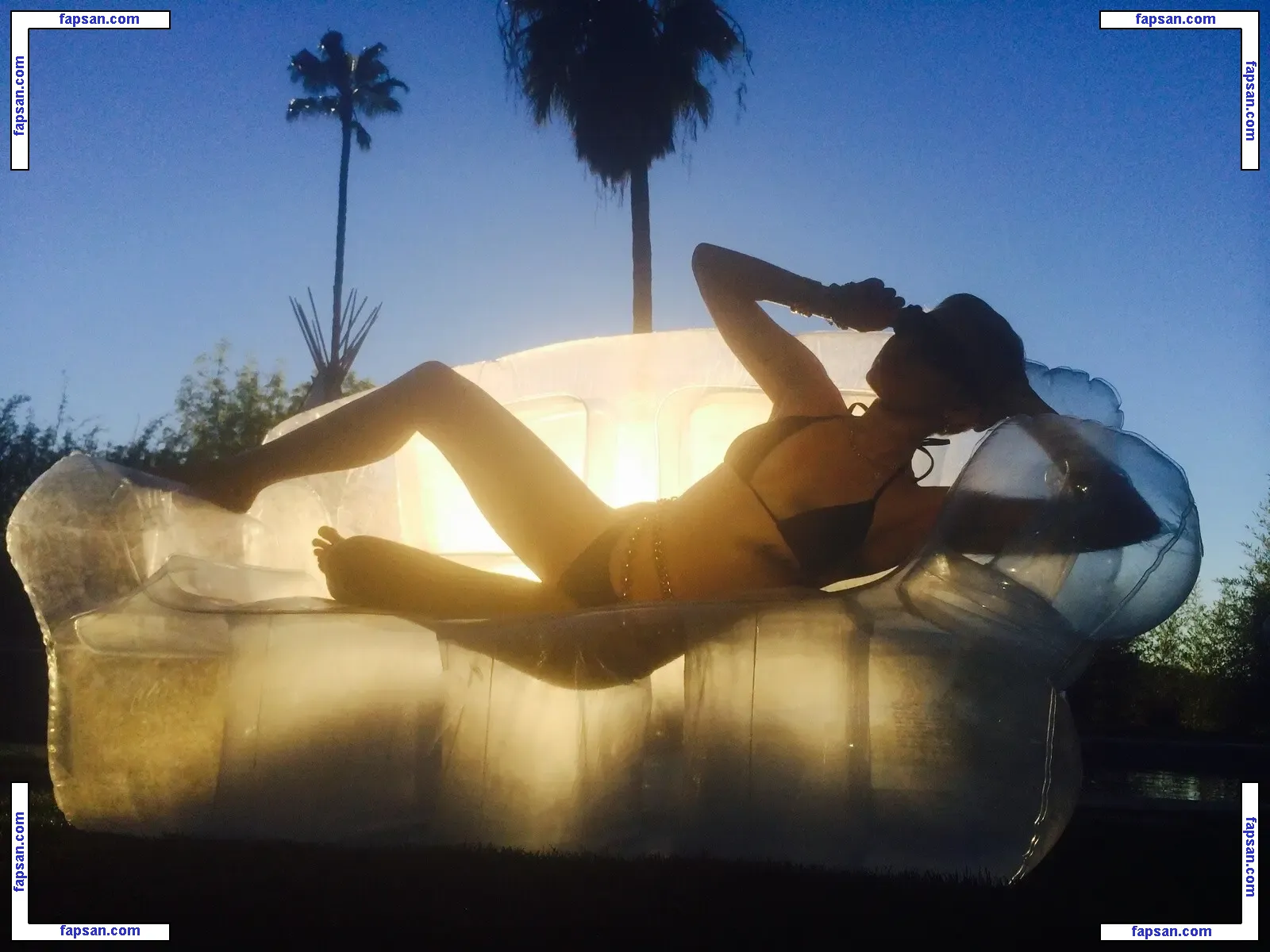 Miley Cyrus nude photo #5586 from OnlyFans