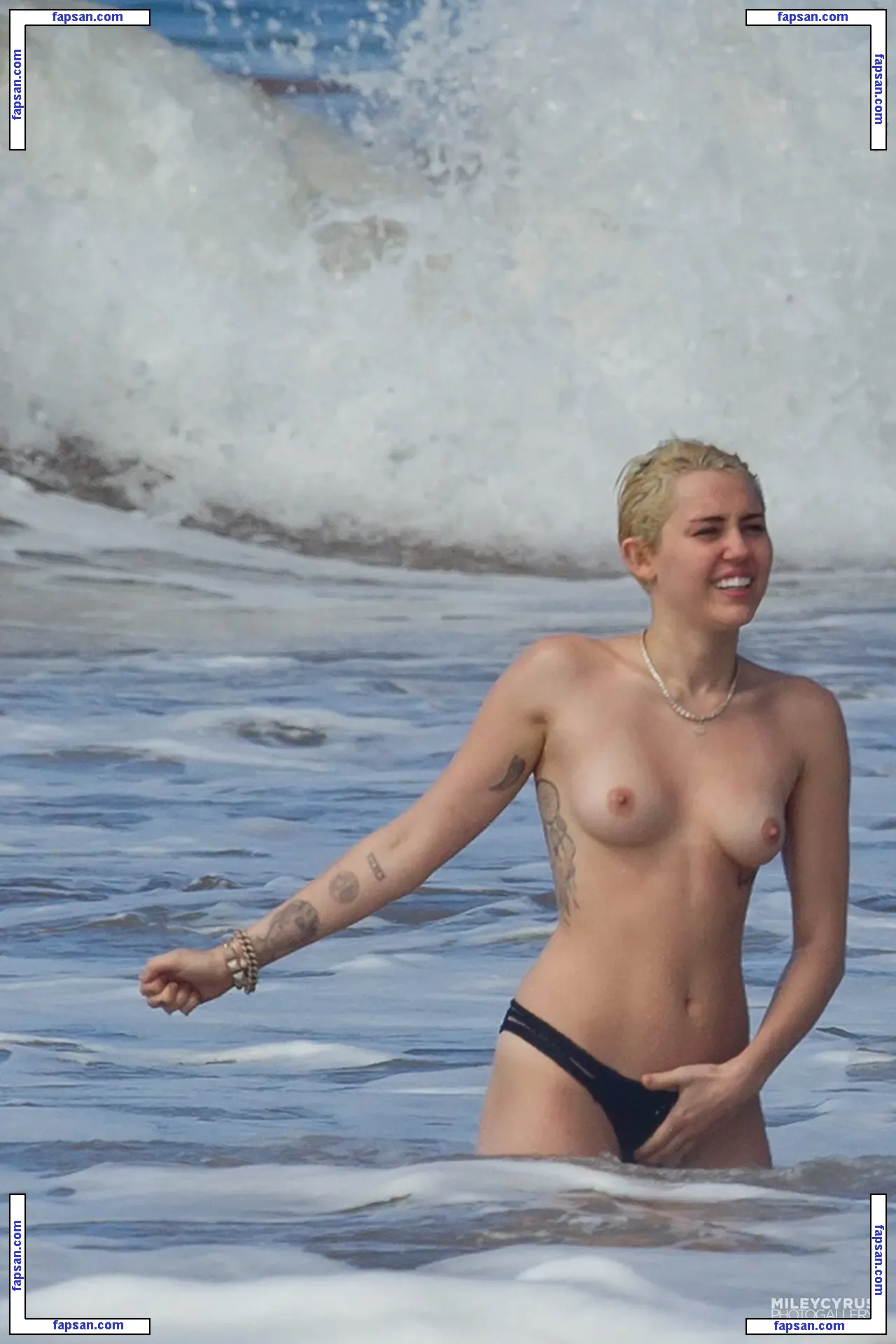 Miley Cyrus nude photo #5589 from OnlyFans