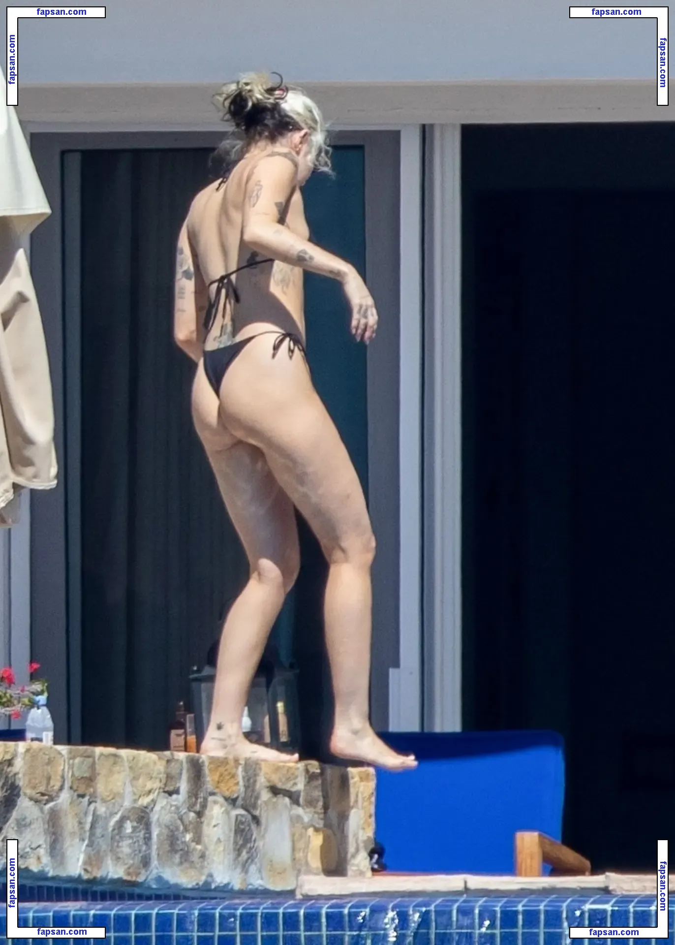 Miley Cyrus nude photo #5616 from OnlyFans