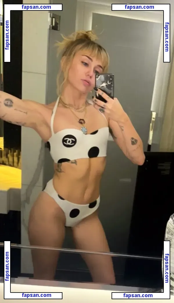 Miley Cyrus nude photo #5664 from OnlyFans