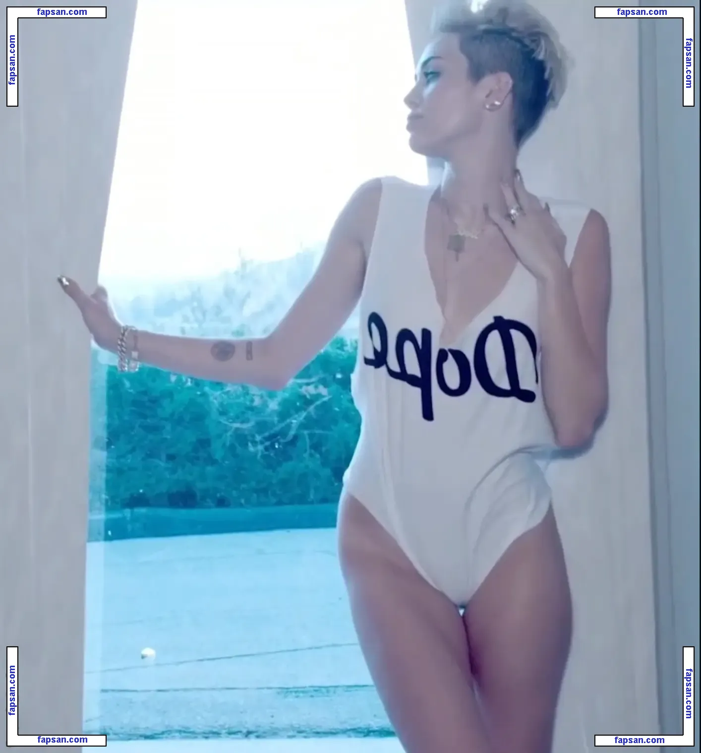 Miley Cyrus nude photo #5840 from OnlyFans
