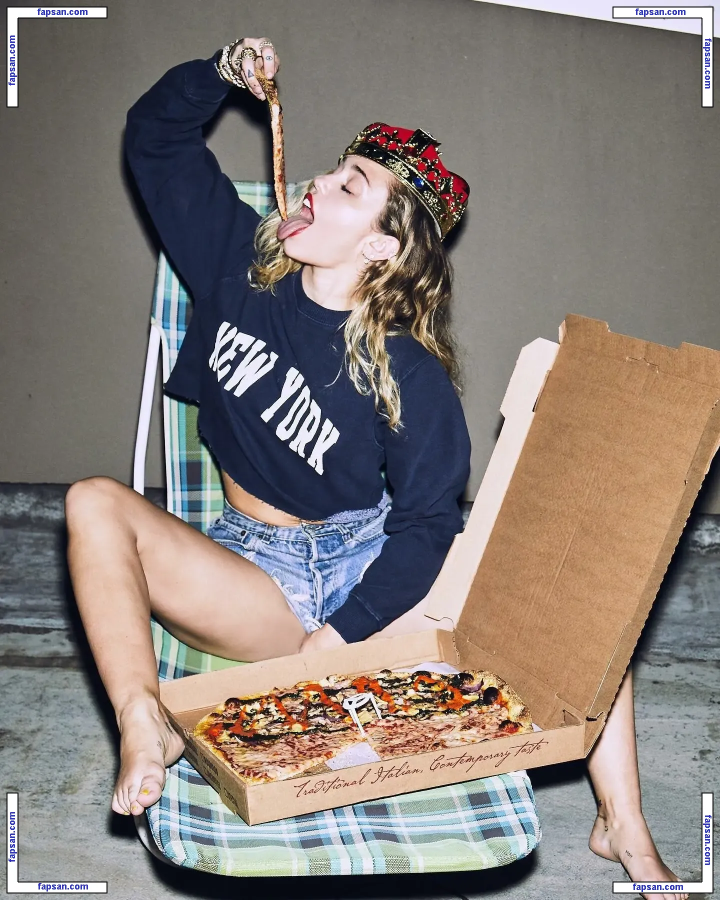 Miley Cyrus nude photo #5848 from OnlyFans