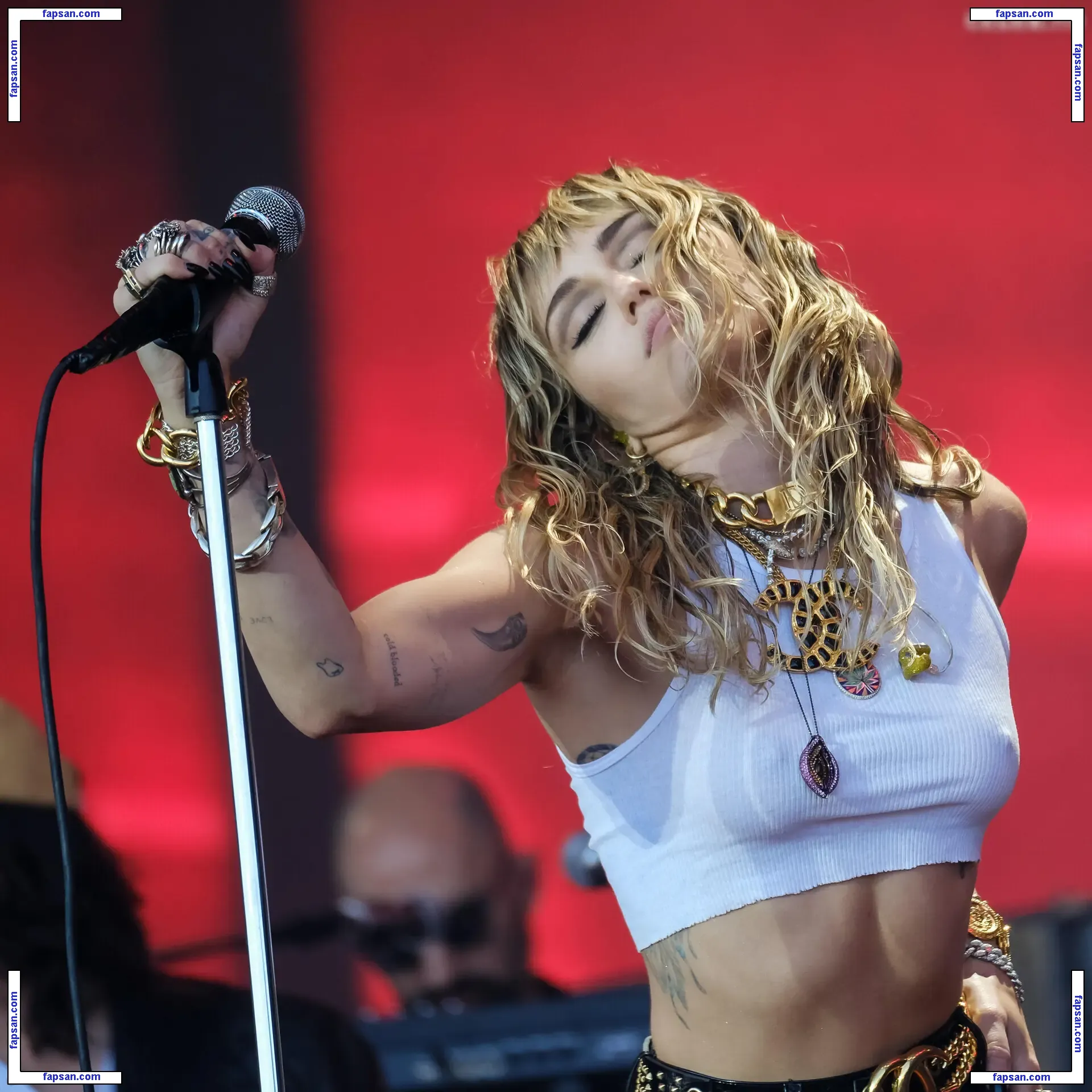 Miley Cyrus nude photo #7772 from OnlyFans