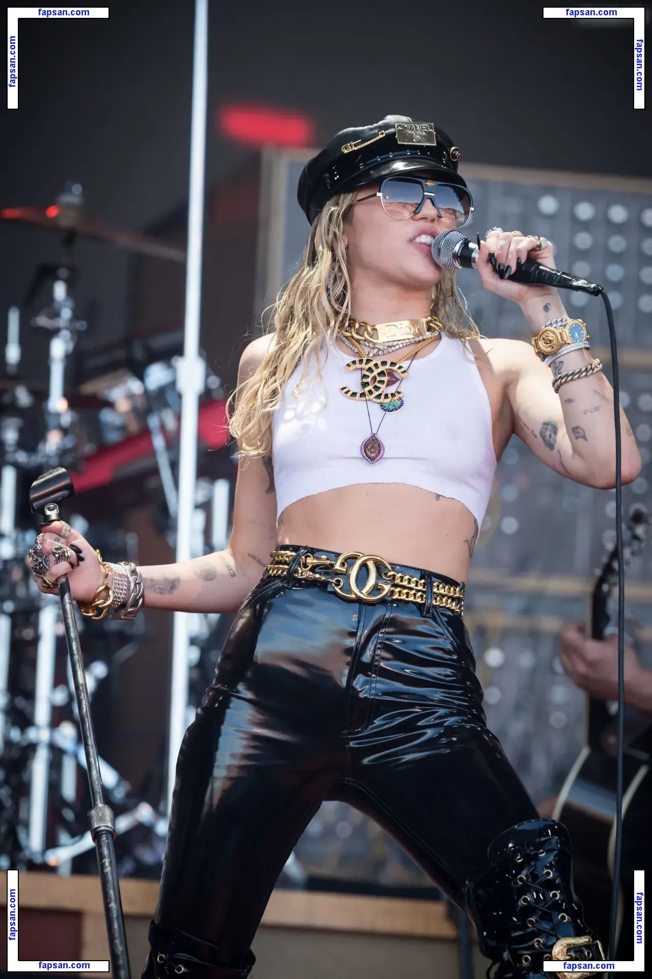 Miley Cyrus nude photo #7779 from OnlyFans