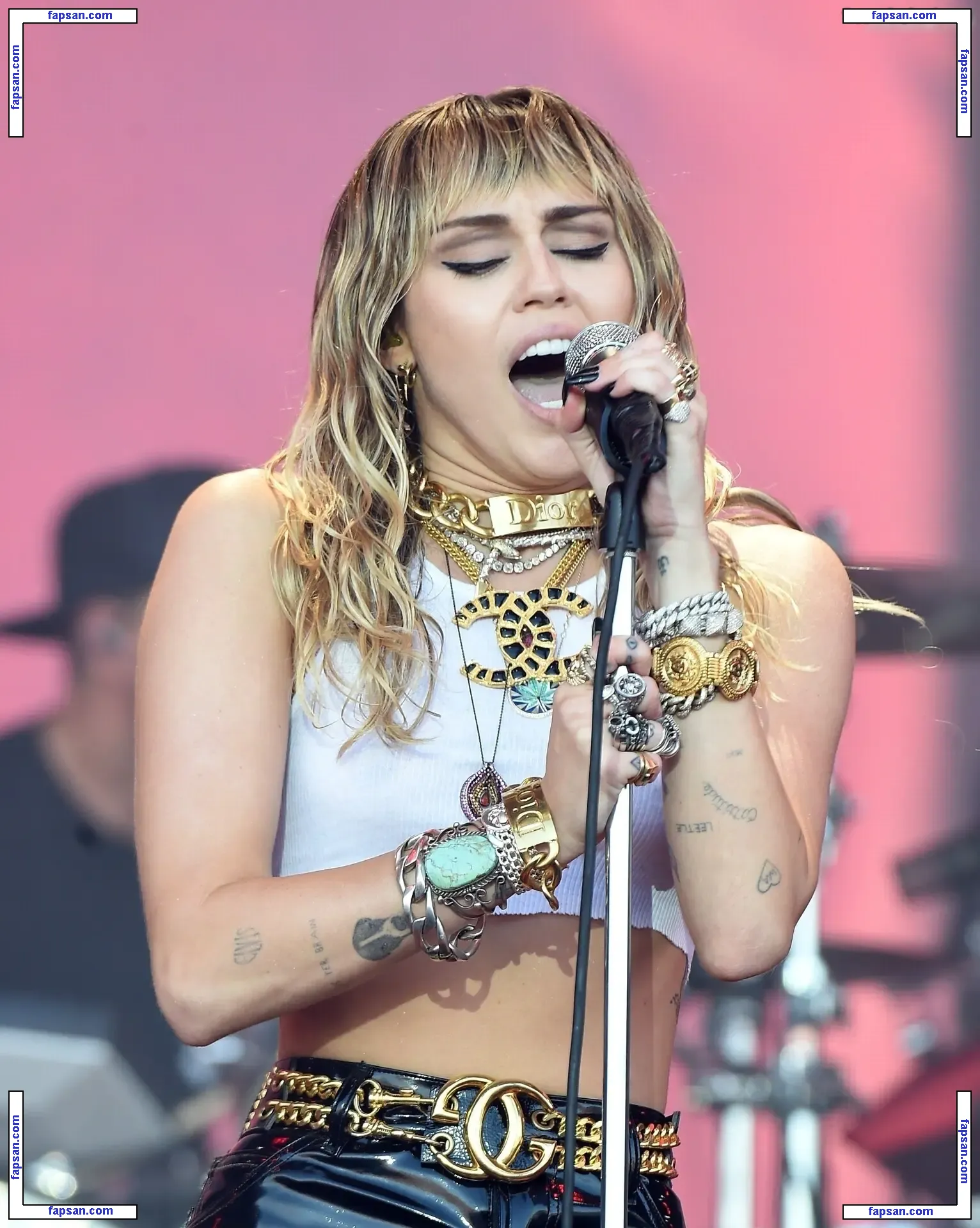 Miley Cyrus nude photo #7782 from OnlyFans