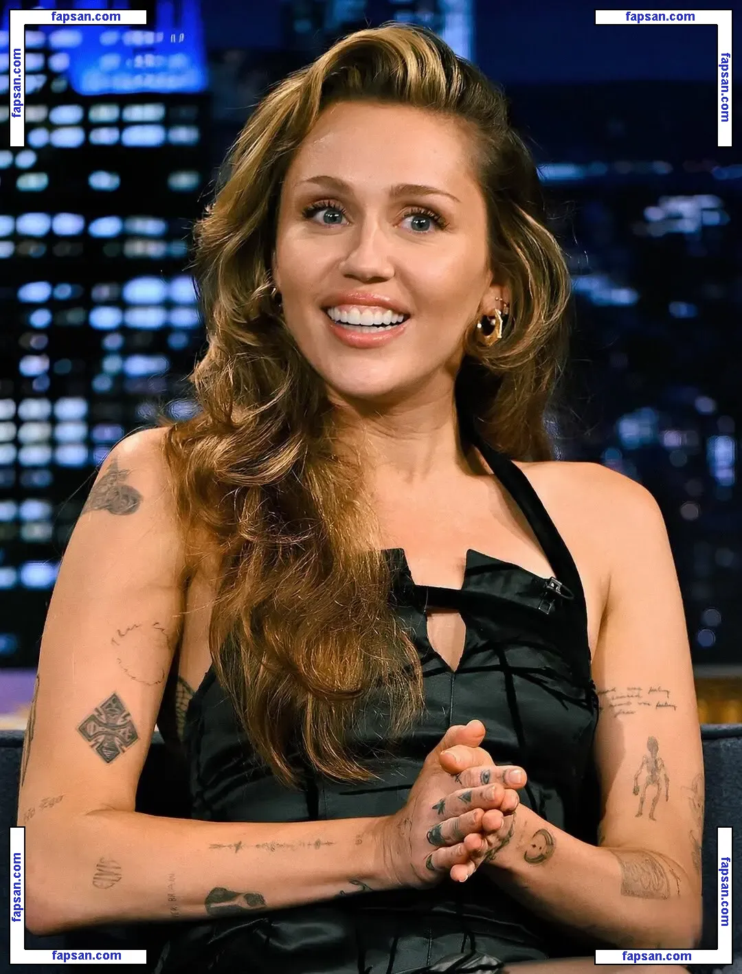 Miley Cyrus nude photo #7822 from OnlyFans