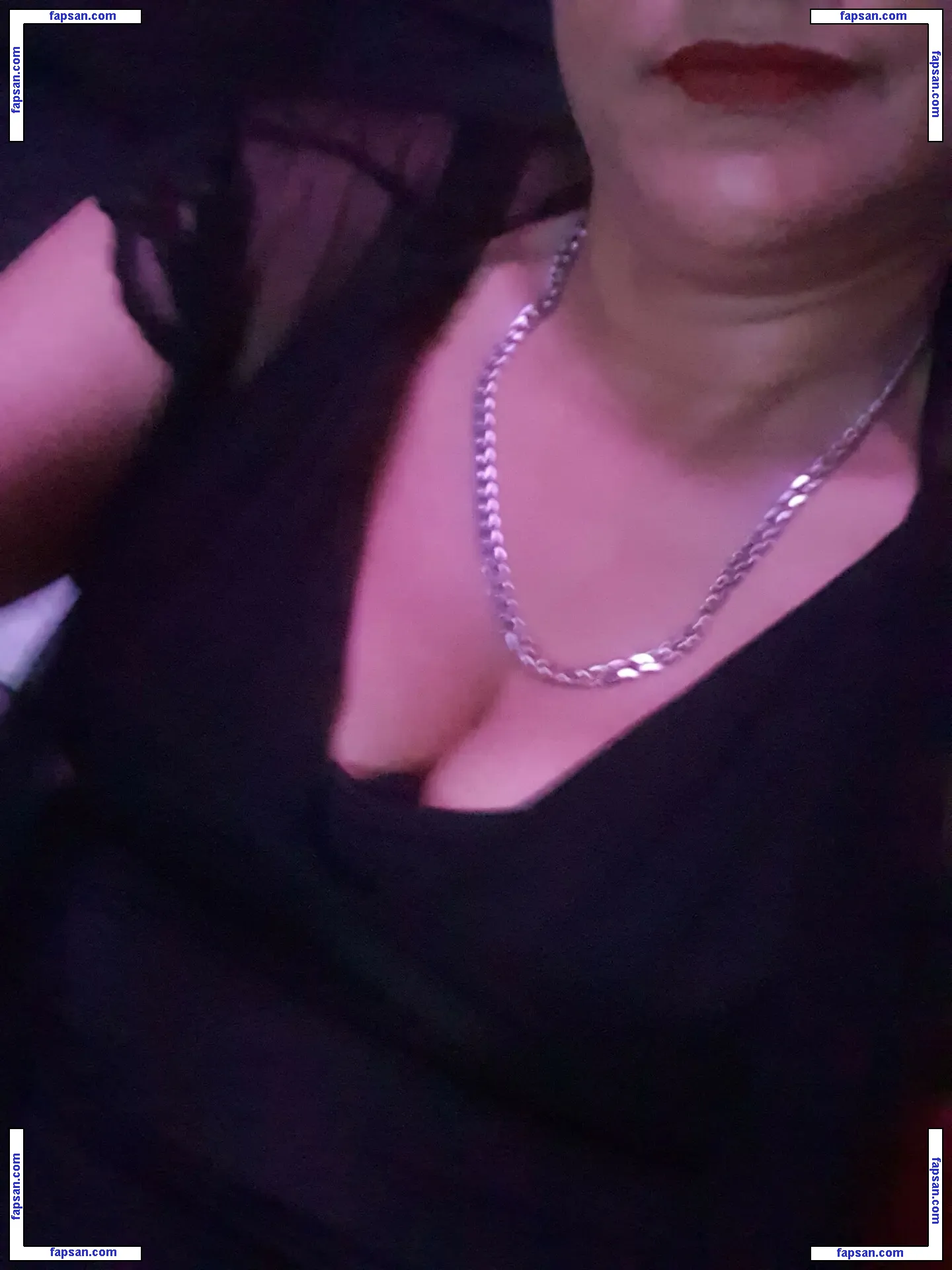 Milf Miss Clare nude photo #0003 from OnlyFans