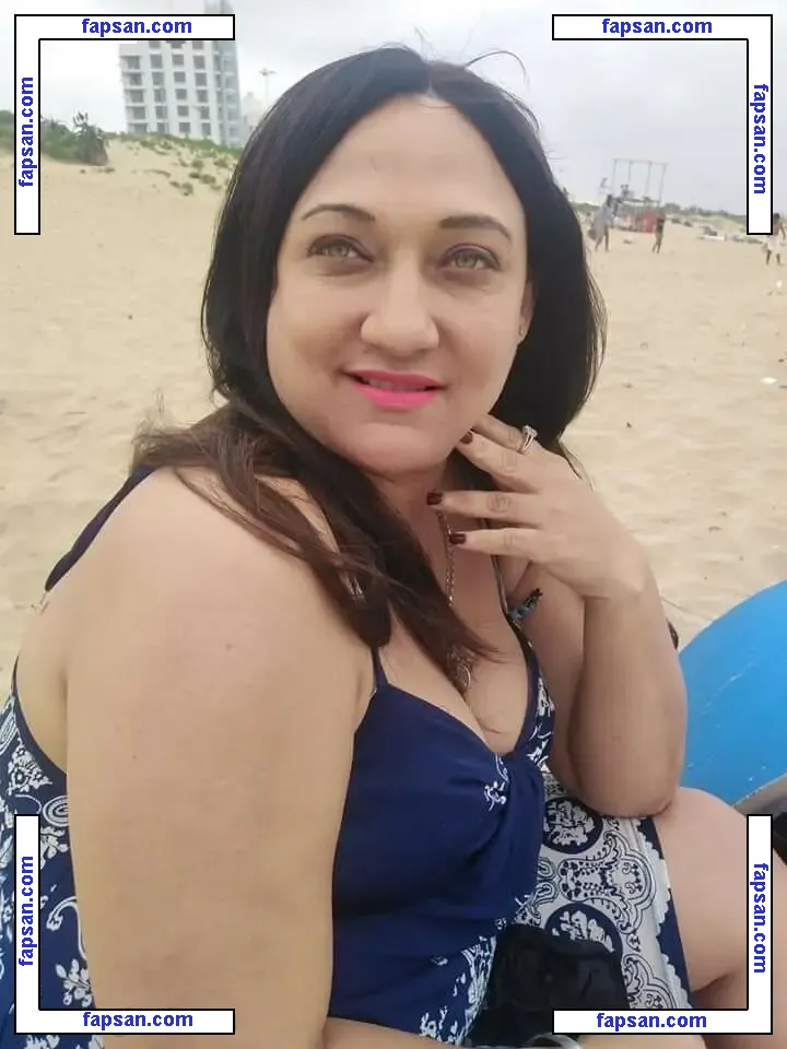 Milf Miss Clare nude photo #0004 from OnlyFans