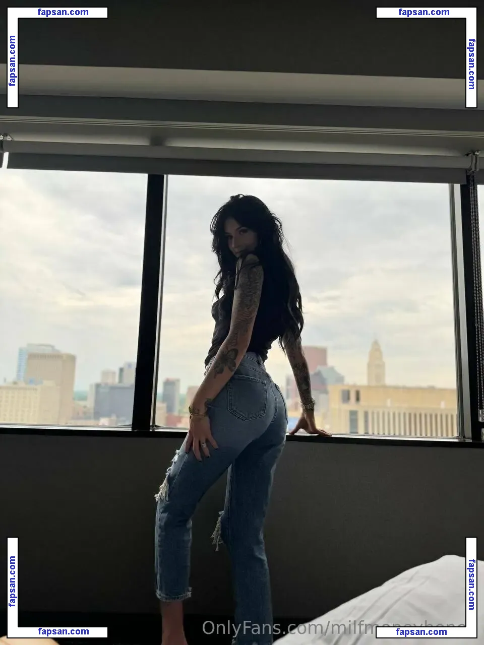 milfmoneyhoney nude photo #0014 from OnlyFans