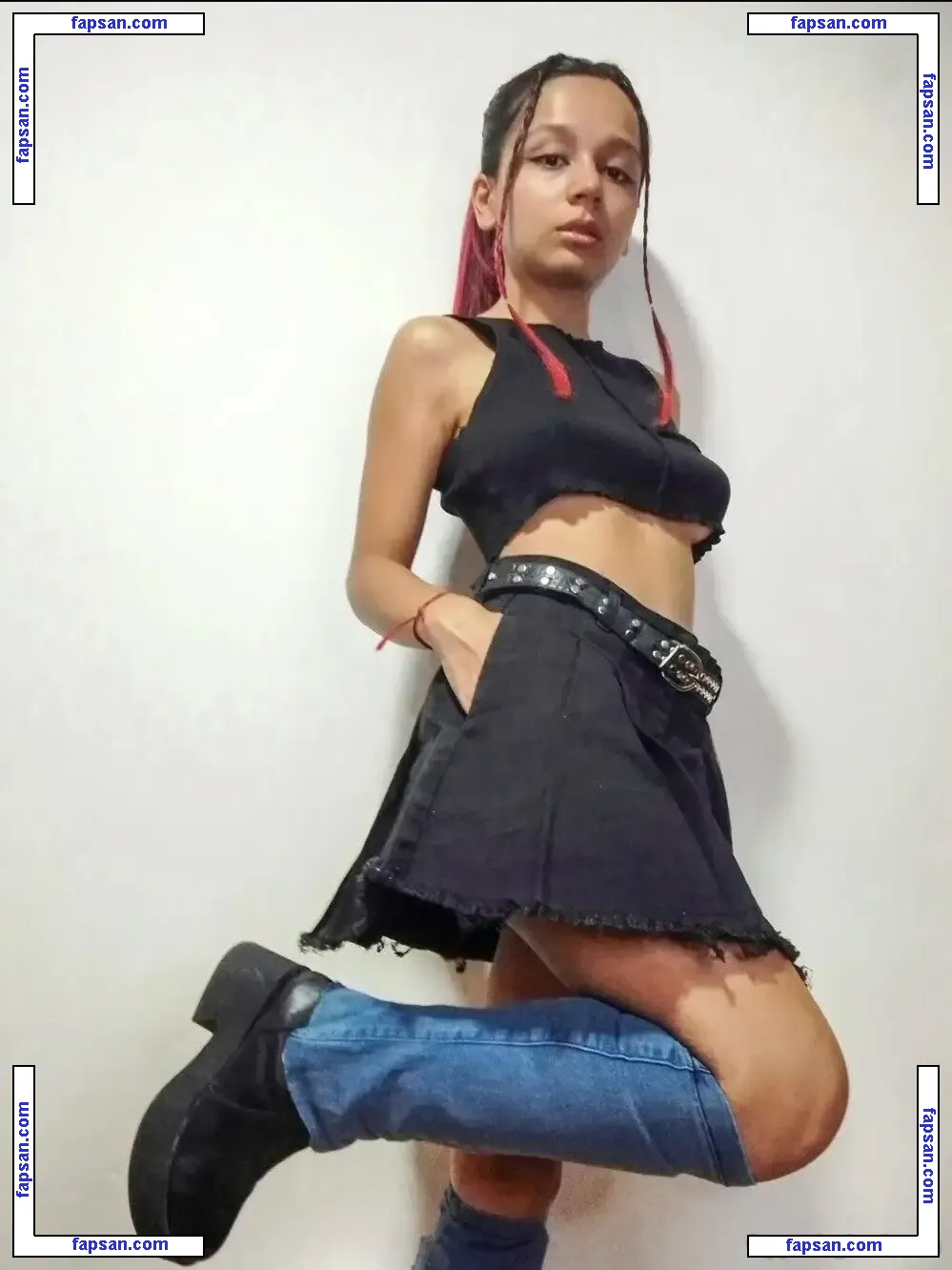 Mili.vera7 nude photo #0005 from OnlyFans