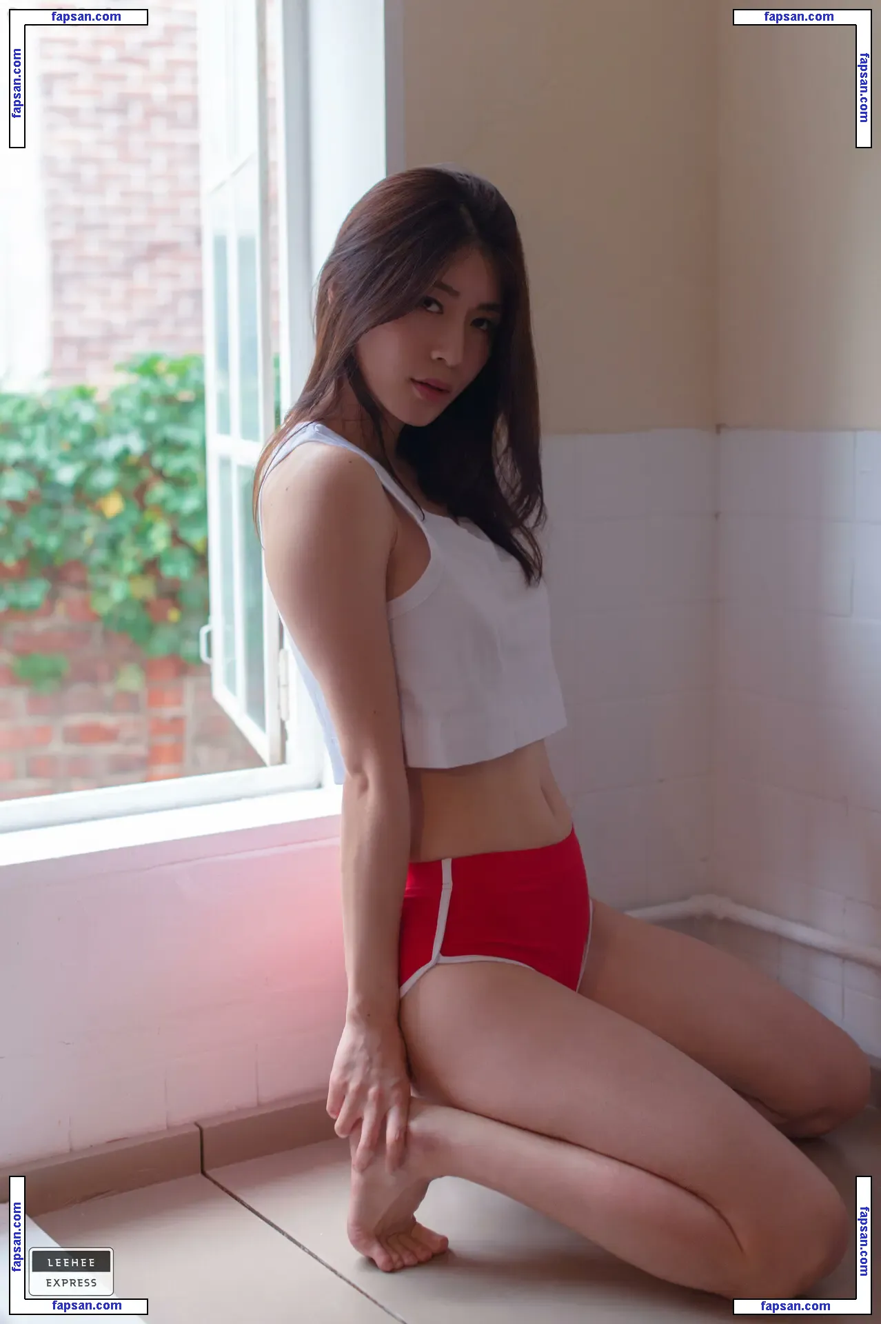 Min.E nude photo #0183 from OnlyFans