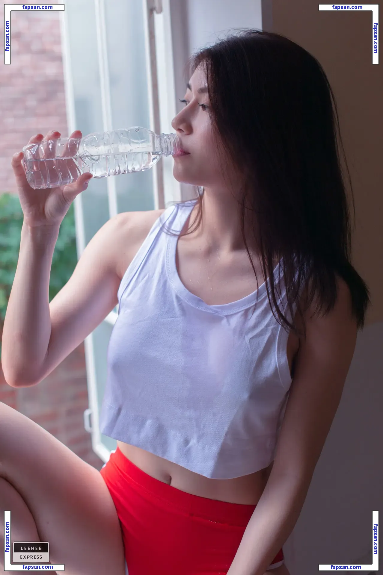 Min.E nude photo #0194 from OnlyFans