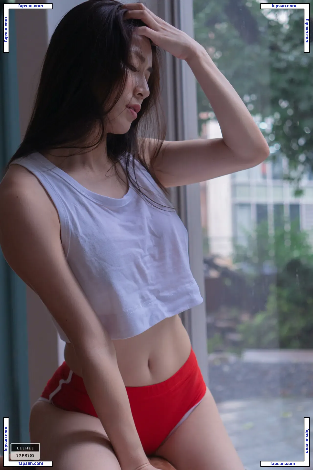 Min.E nude photo #0198 from OnlyFans