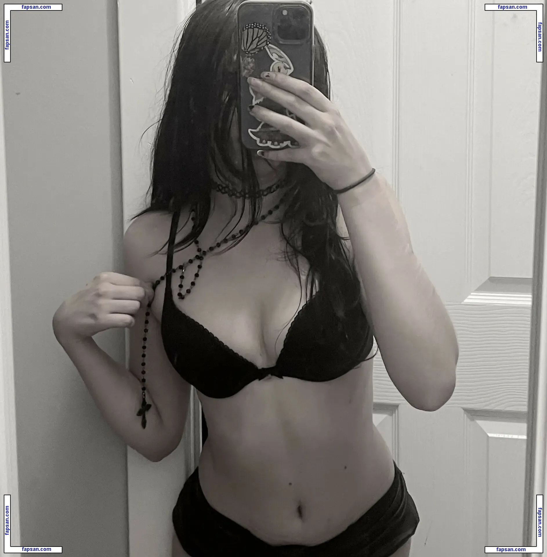 Minaph1ne nude photo #0022 from OnlyFans