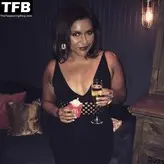 Mindy Kaling голая #0053