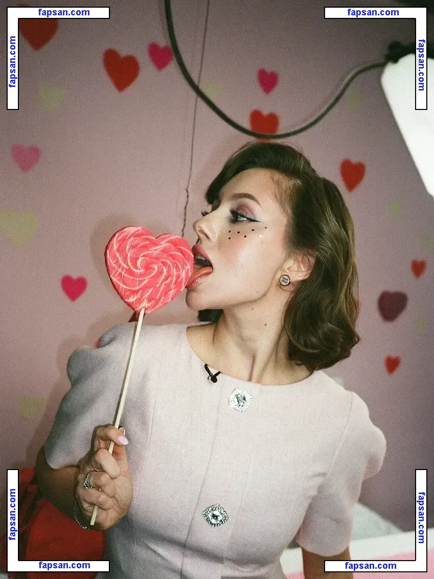 minikarolina nude photo #0006 from OnlyFans