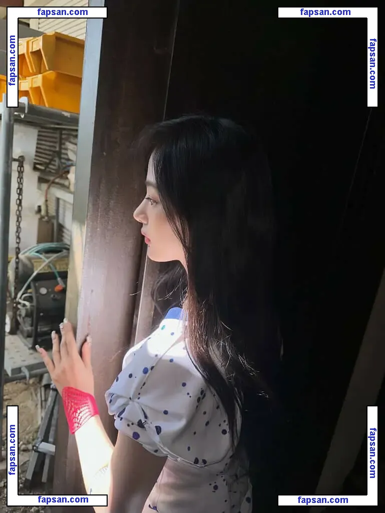 Minji (NewJeans) nude photo #0039 from OnlyFans