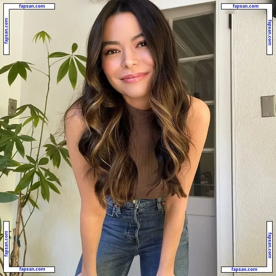 Miranda Cosgrove nude photo #0348 from OnlyFans