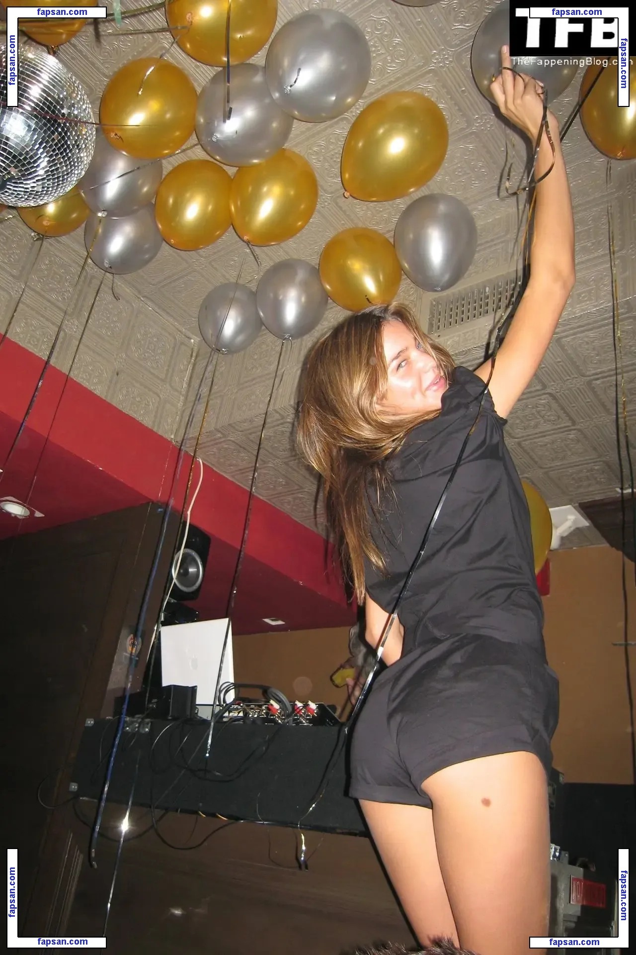 Miranda Kerr nude photo #0677 from OnlyFans