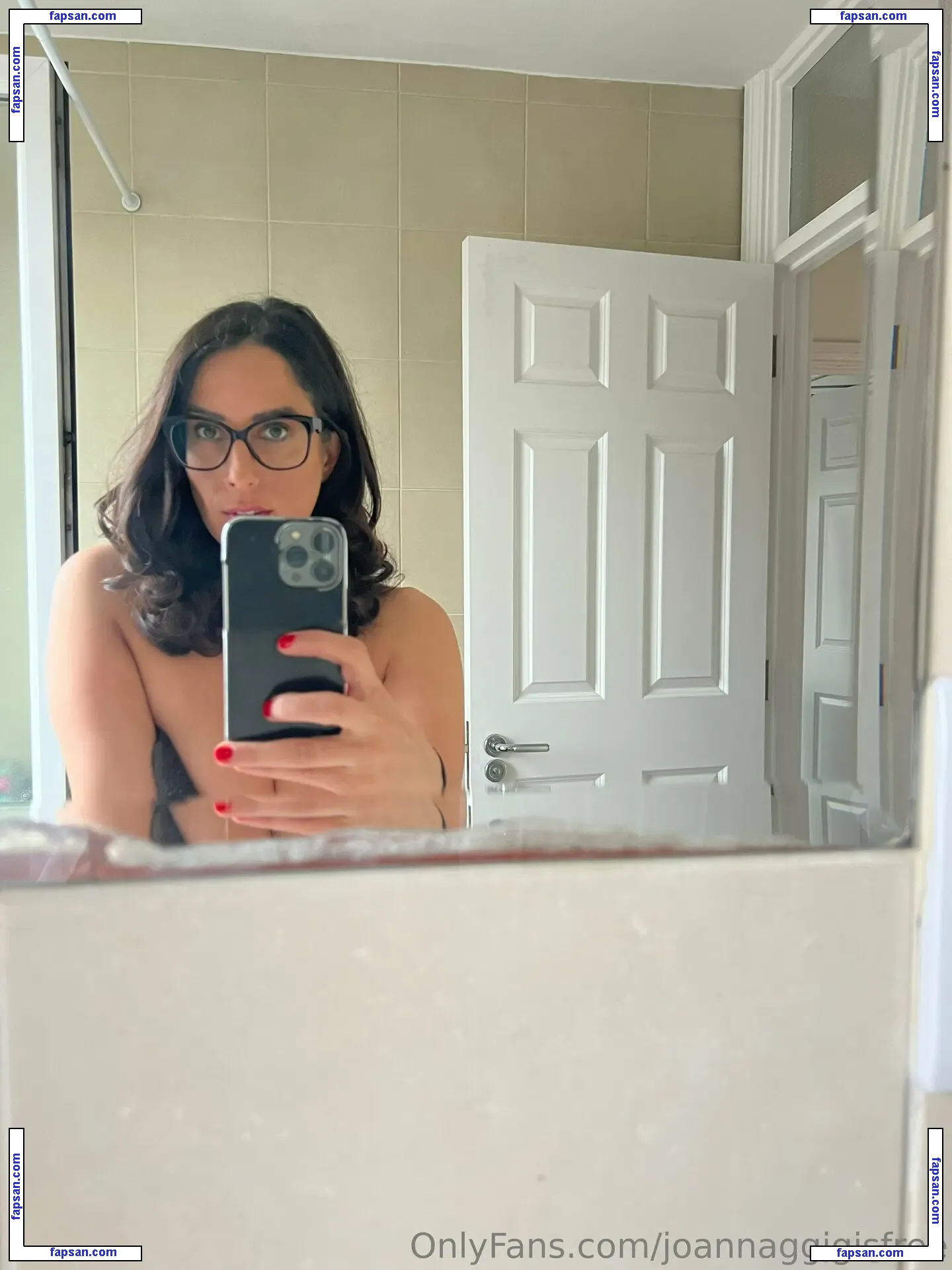 mirandamaracasfree nude photo #0005 from OnlyFans