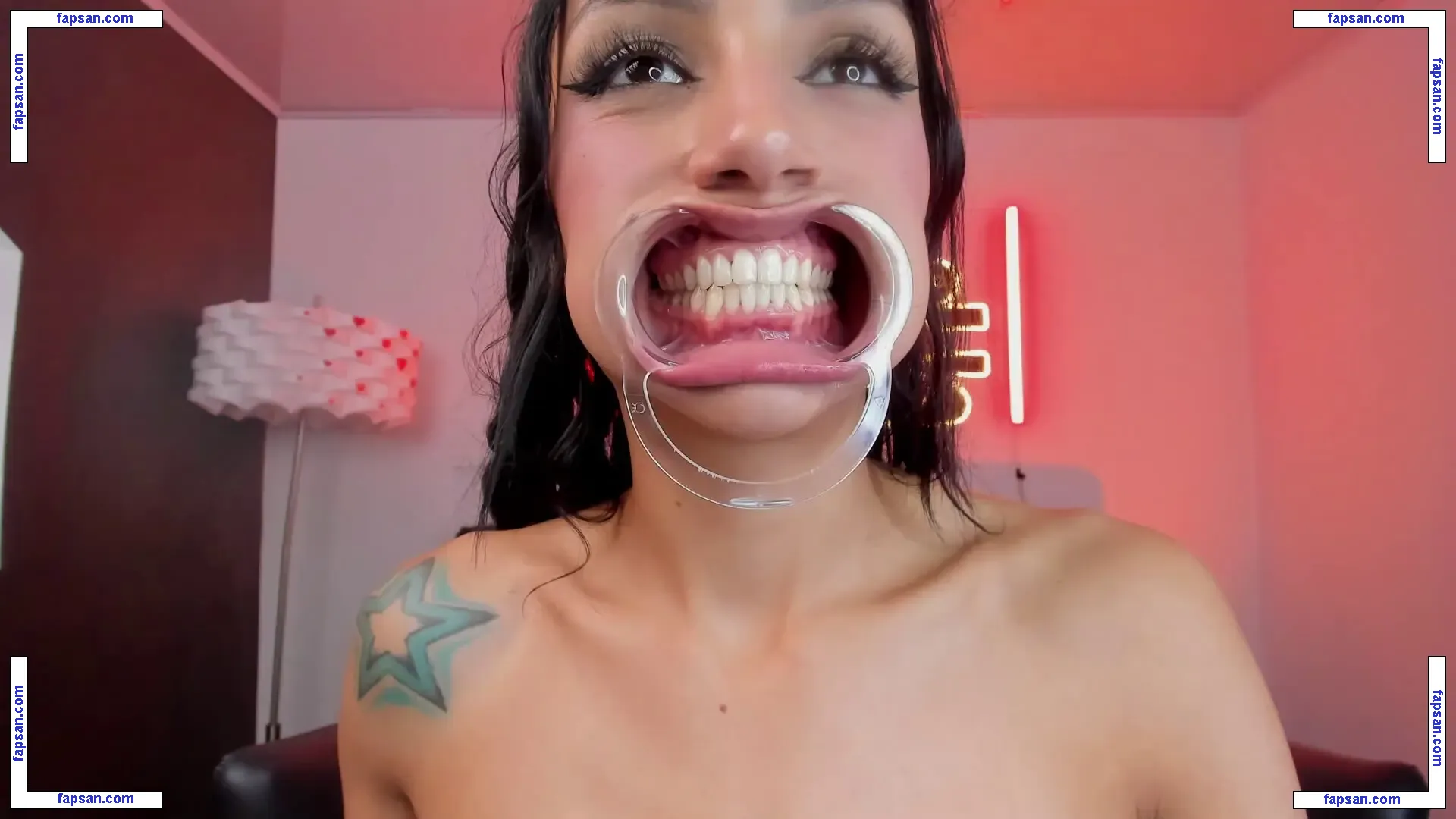 Miss Evangeline голая фото #0004 с Онлифанс