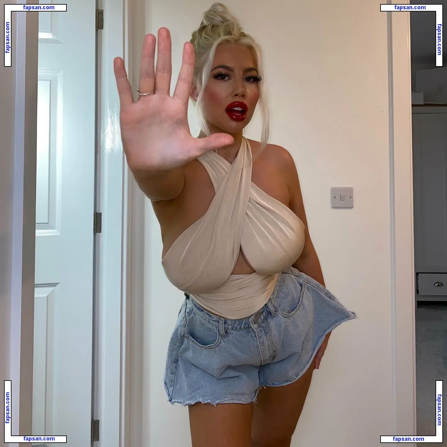 Miss Hazel nude photo #0016 from OnlyFans