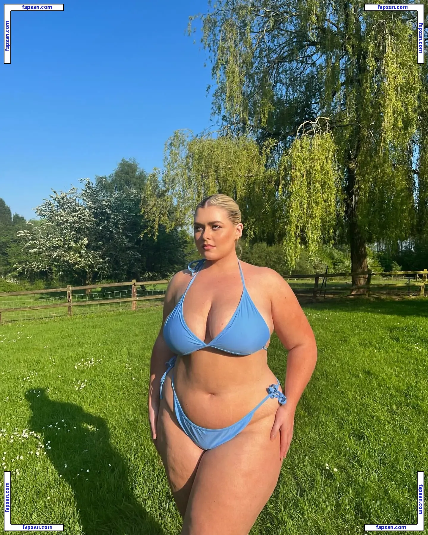 Miss Honey Mia nude photo #0004 from OnlyFans